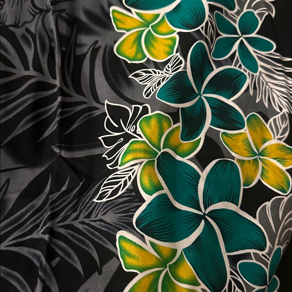 Green yellow gray black plumeria cluster Pareo sarong - Picture 3 of 3